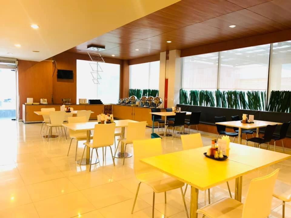 Asawann Hotel Nongkhai Нонгкхай Экстерьер фото